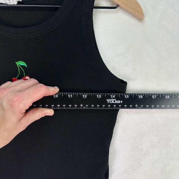 BEAR DANCE Womens Black Cherry Embroidered Ribbed Fabric Cropped Tank Top Medium - Picture 6 of 8